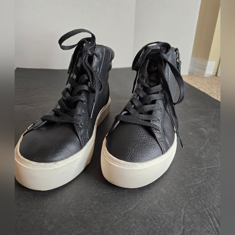 UGG AG OLLI Leather High-Top Sneakers Fashion Excellent Used Size 8 Women's